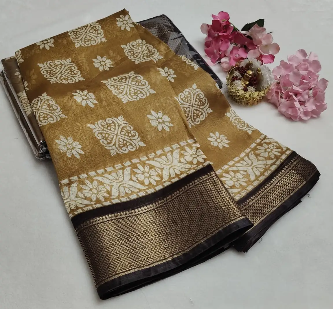 Dola Jaal Floral Brocade Border Cotton Saree